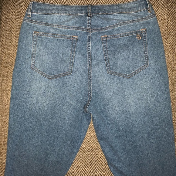 EUC Susan Graver Flare Jeans Size 6. - Picture 4 of 7